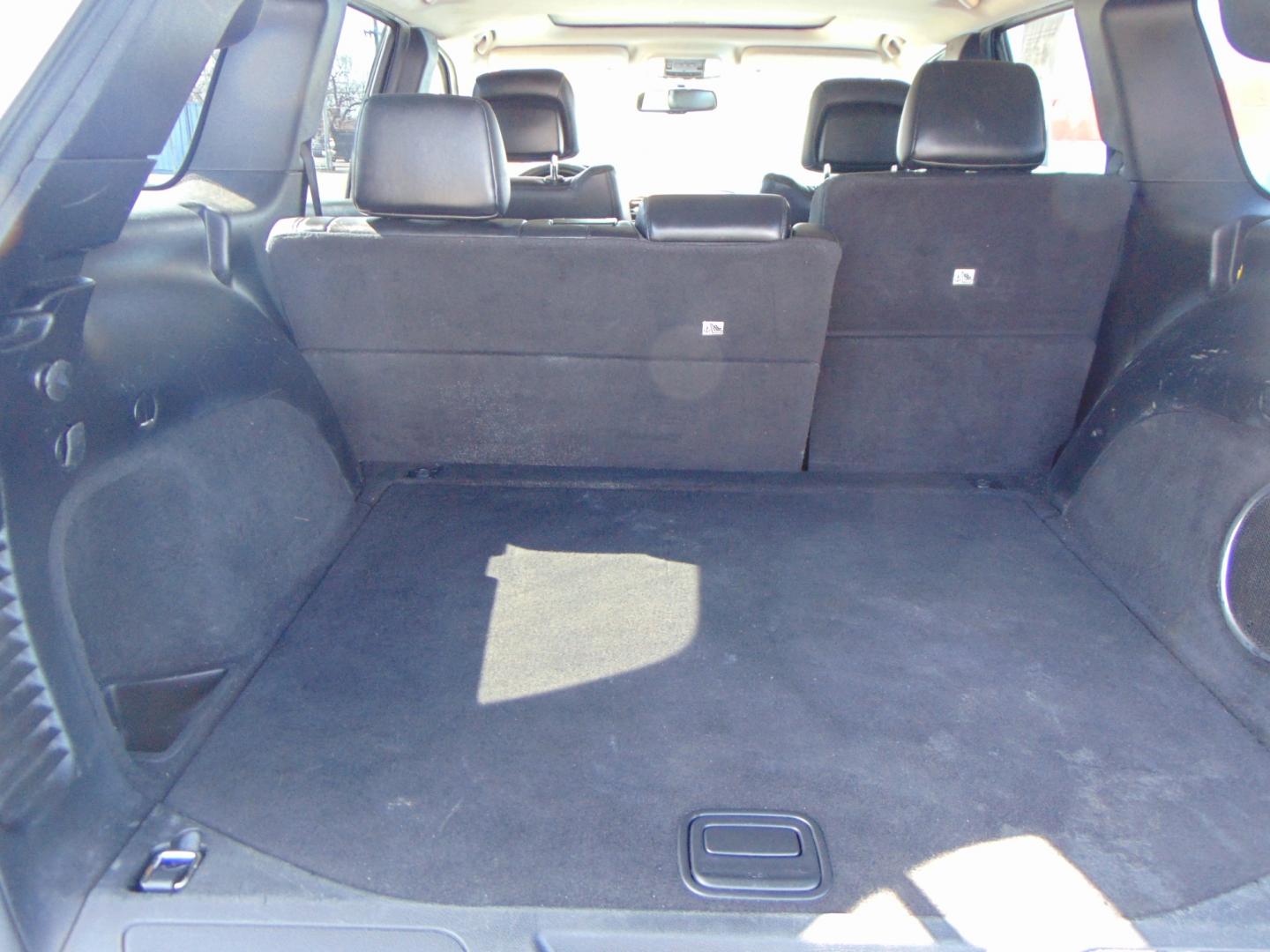 2012 White Jeep Grand Cherokee (1C4RJFAG9CC) with an V6 Flex Fuel 3.6 Liter engine, Automatic, 5-Spd transmission, located at 2105 Dixie Hwy, Louisville, KY, 40210, (502) 772-3333, 38.220932, -85.795441 - Photo#11